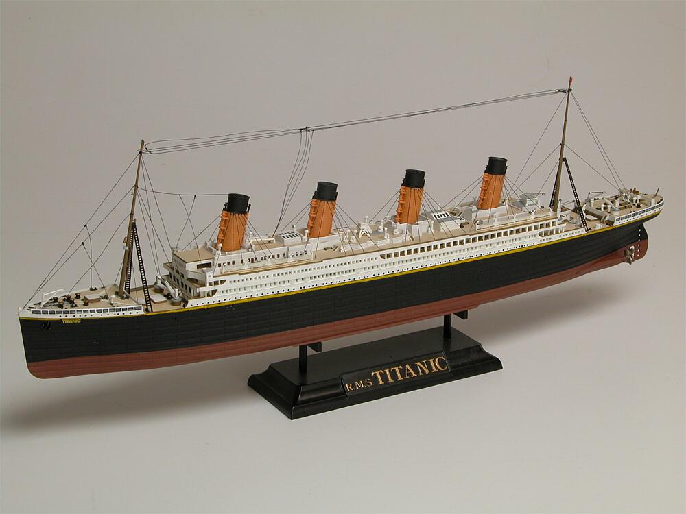 AIRFIX A50146A  1/400 Small Gift Set - RMS Titanic 