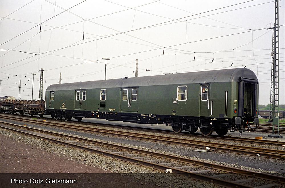 ARNOLD HN4417  1/160   DBP, Coffret de 2 voitures à 4 essieux. Wagon postal Post-mrz, en vert 