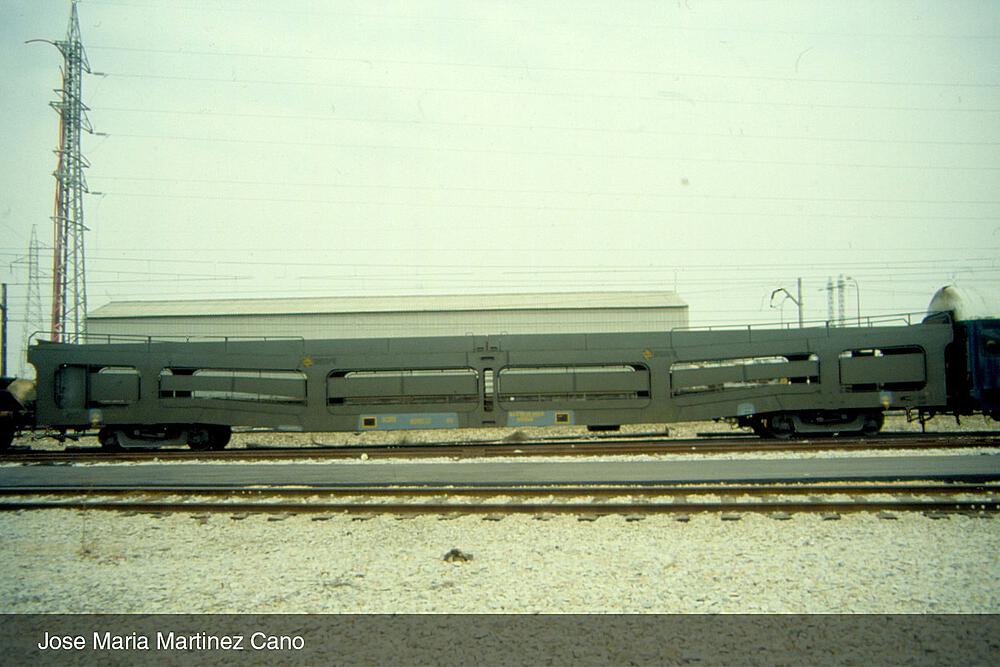 ARNOLD HN4413  1/160   RENFE, set de 2 pièces, chariot de transport de voitures DDMA, avec grilles de protection 