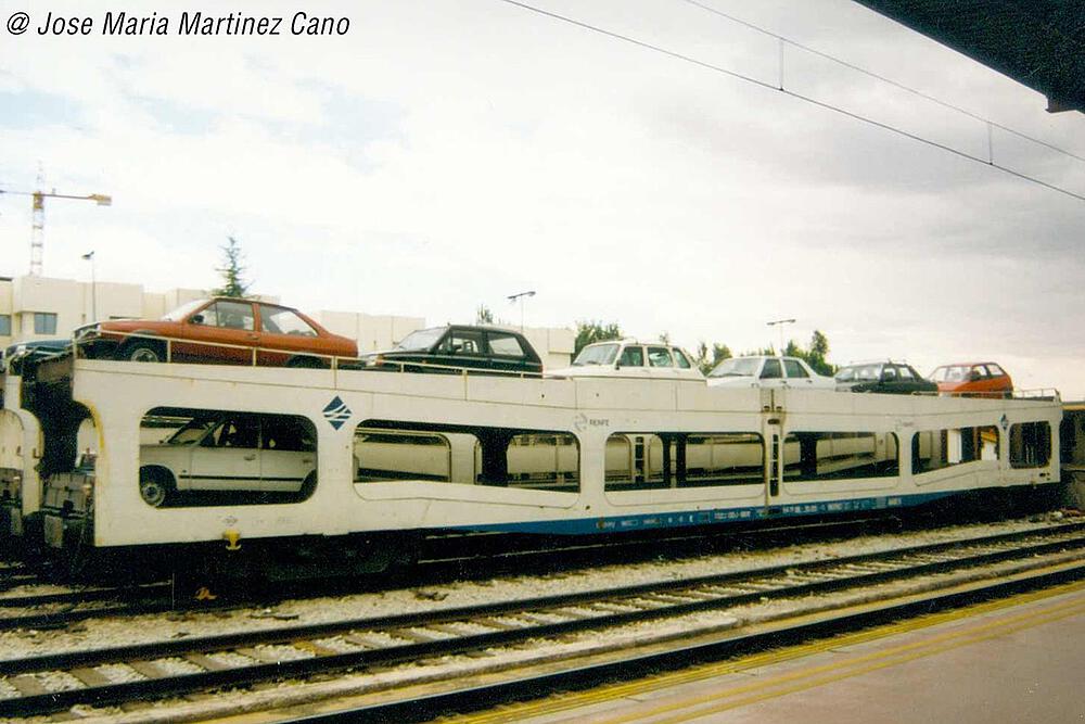 Wagon Plat Arnold HN6652 échelle N (1:160) - RENFE MMC3 Avec Conteneurs Citroën