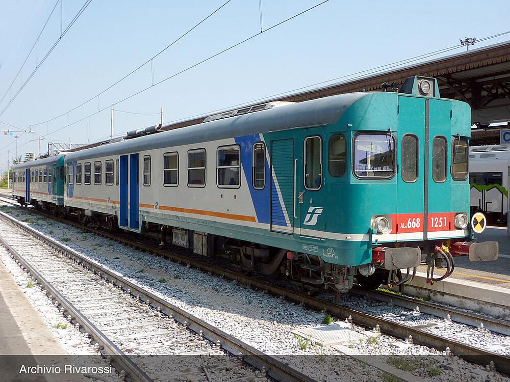 [ARNOLD HN2553S  ] ARNOLD HN2553S  1/160   FS, automotrice diesel à 2 éléments ALn 668 série 1200, XMPR, fenêtres frontales plates 