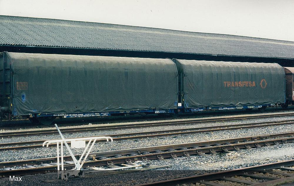 ELECTROTREN HE6043  1/87   SNCF, wagon à 3 essieux. Wagon à plan coulissant Lails, gris, avec grand logo Transfesa 