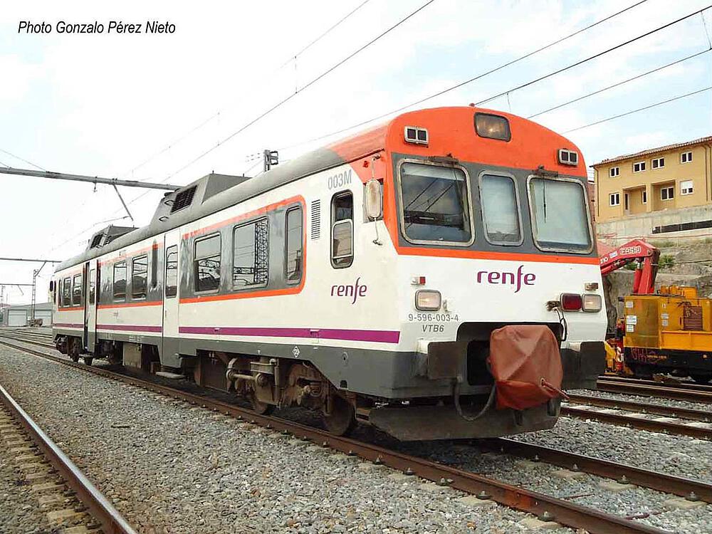 ELECTROTREN HE2504A  1/87   RENFE, automotrice diesel 596, Media Distancia 