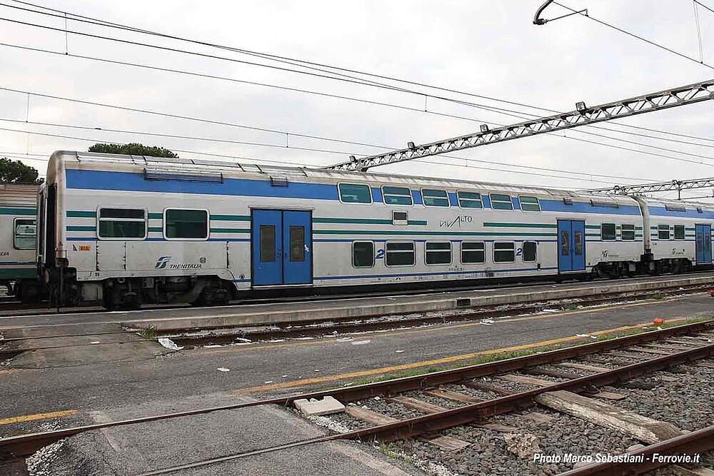 LIMA HL5053  1/87   FS Trenitalia, Voiture voyageurs Vivalto 