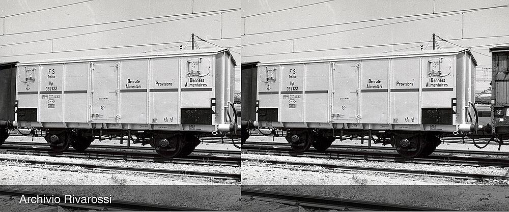 RIVAROSSI HR6562  1/87   FS, coffret de 2 wagons à 2 essieux. Wagon frigorifique Ifms, avec parois en tôle, gabarit de véhicule UK, argenté avec rouge 