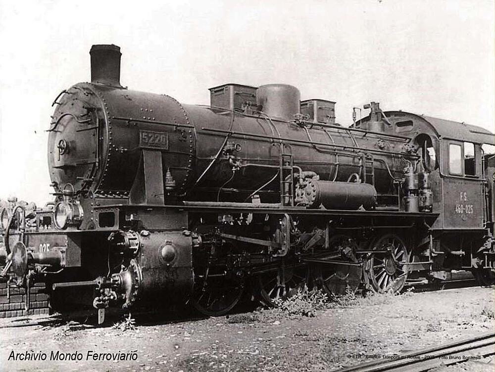 RIVAROSSI HR2811  1/87   FS, locomotive à vapeur Gr. 460, chaudière à trois dômes, rouge oxyde/noir, inscriptions blanches 