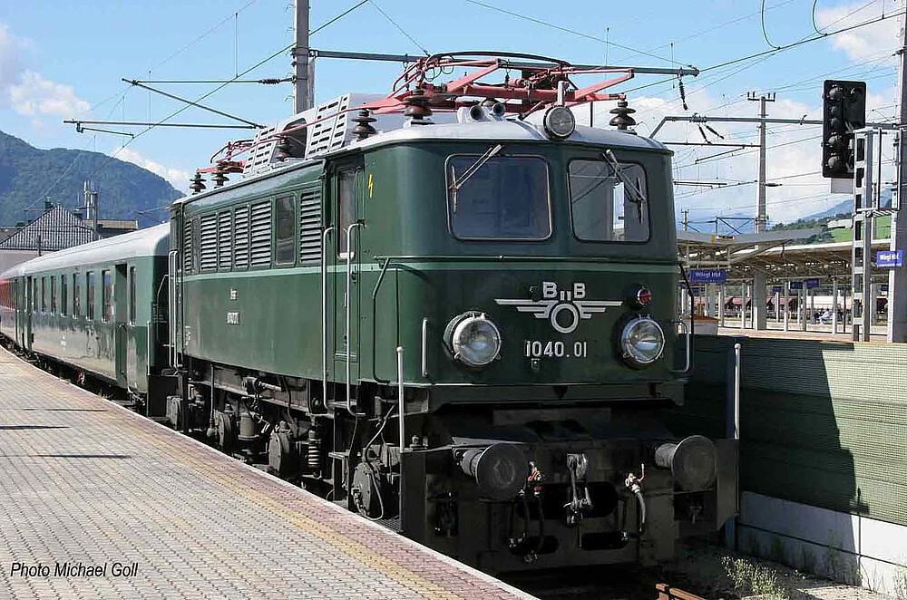 RIVAROSSI HR2819D  1/87   ÖBB, locomotive électrique série 1040, verte 