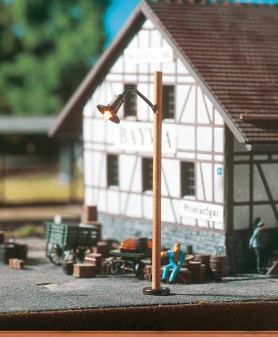 Brawa 84061 H0 Mât en bois à LED. Prises de courant. [1] 