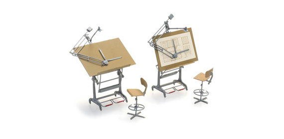 Planches à dessin et chaises (2x) H0 1:87 Modèle fini en résine, peint Artitec 387.474  