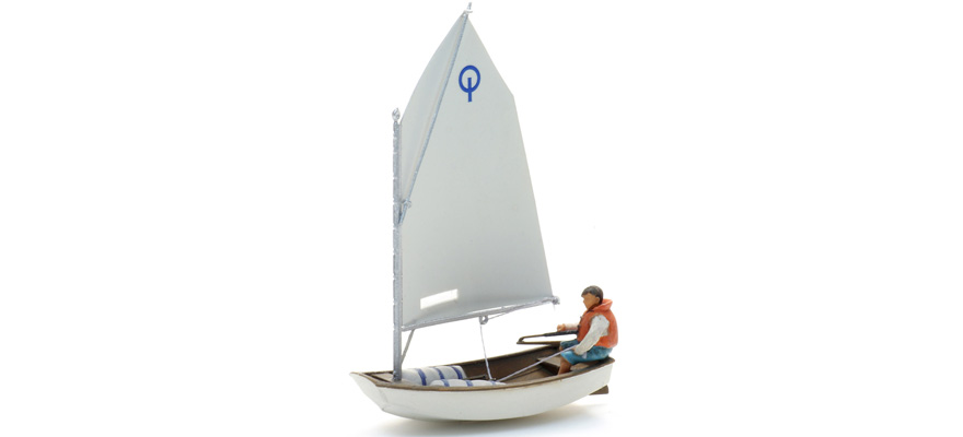 Voilier Optimist + figurine H0 1:87 Modèle fini en résine, peint Artitec 387.579  