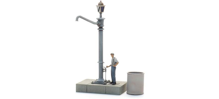 Grue à eau PLM M-12 + figurine H0 1:87 Modèle fini en résine, peint Artitec 387.590  