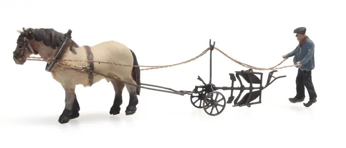 Cheval et charrue N 1:160 Modèle fini en résine, peint Artitec 316.068  