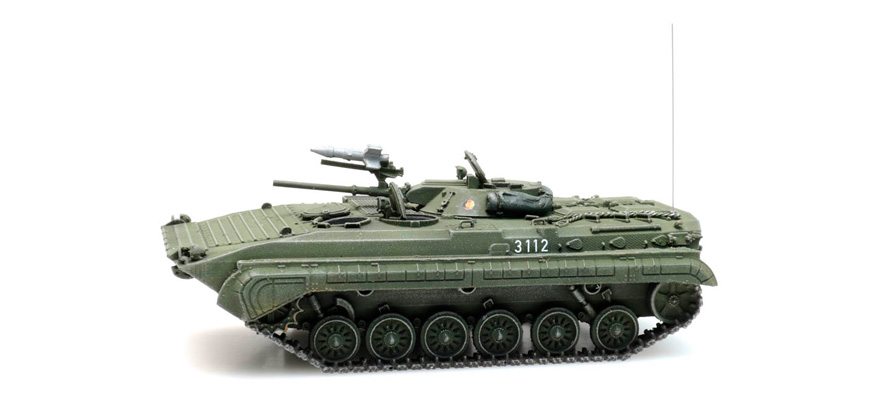 DDR BMP1 NVA vert H0 1:87 Modèle fini en résine, peint Artitec 6870288  