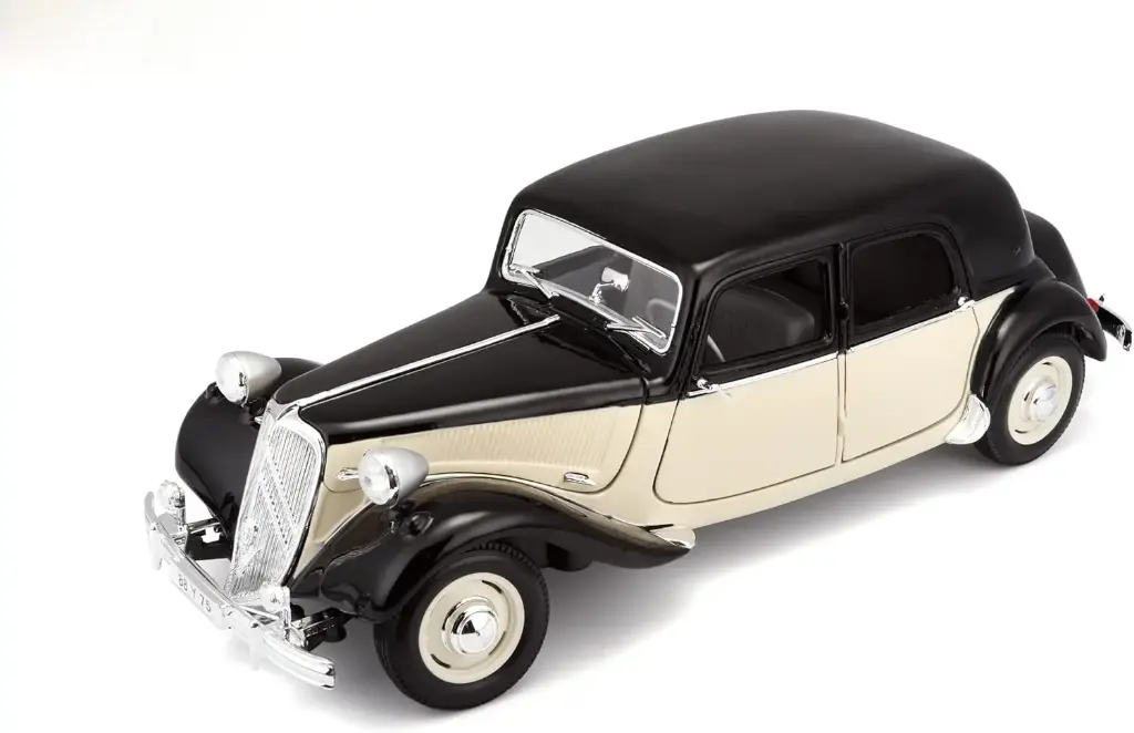  CITROEN 15CV 6 CYLINDRES 1952 BEIGE / NOIRE 1/18 MAISTO31821S