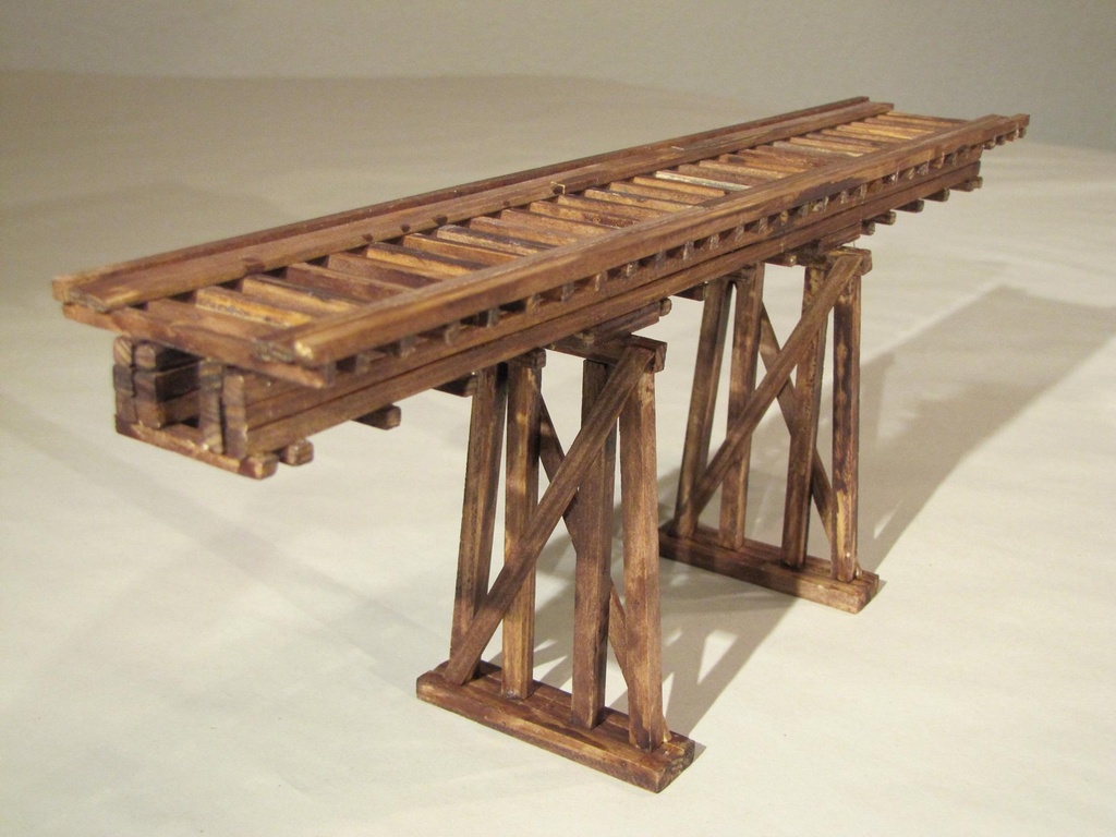 Pont en bois 30cm 2 piliers  brun HO Hack  HO30