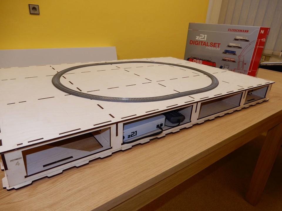 [HCT9810S] Startdesk module Easy ready to run tout monté pour set de départ  90x60x10 cm HCT9810S I-Track France 