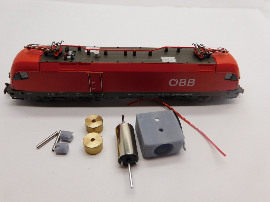 Flm DB BR 182, ÖBB 1016/1116/1216, HKX ES 64 U2, MAV 470, GySEV 1047.5, CFI BR 190, Fuori Muro BR 190 - Flm met cardan Micromotor NF043C    