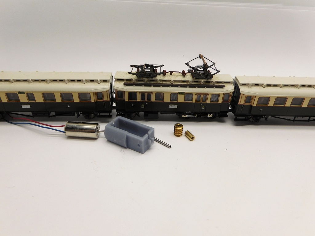 Minitrix  ET 87, K.P.E.V. ET 831, DRG ElT 2004 Micromotor NM064C    