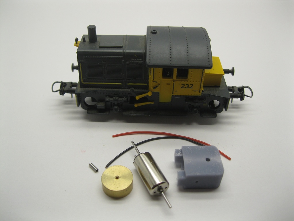 Roco NS 200/300 Sik (New Model), Glaskasten, BR 98.3, Ptl 2/2, KPEV T2 Micromotor HR001F    