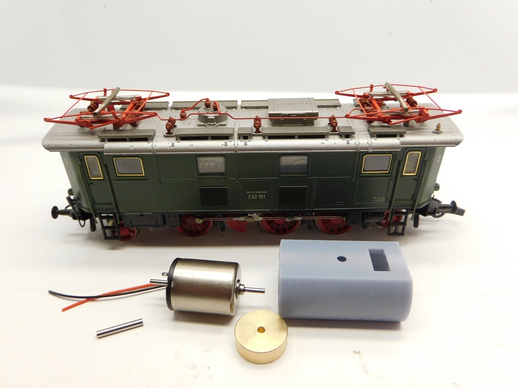 Roco BR 132, E 32 (new), K. Bay. Sts. B. EP2 (new) Micromotor HR022F    