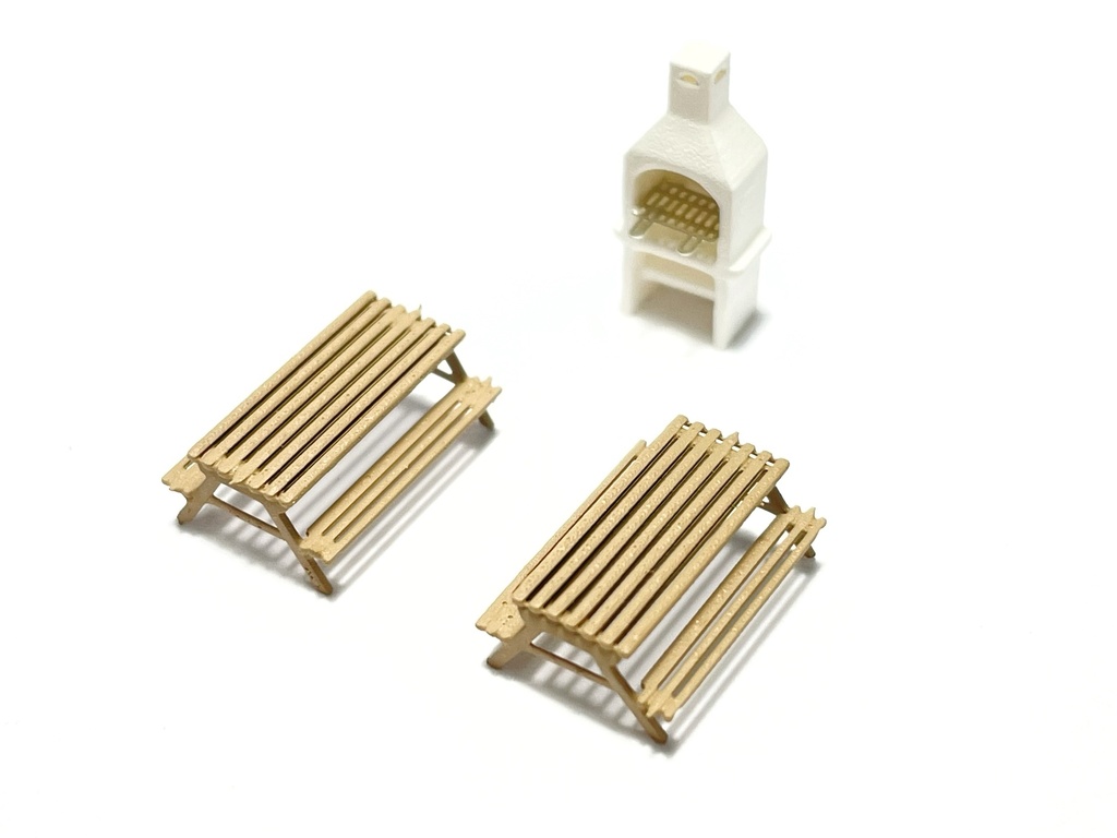 Barbecue de jardin et 2 tables de pique-nique échelle N N-TRAIN 211022