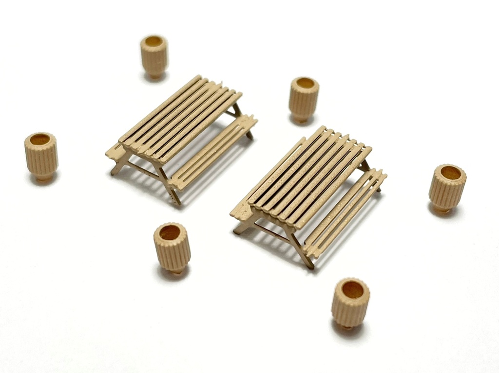 6 poubelles en bois et 2 tables de pique-nique échelle N N-TRAIN 211024