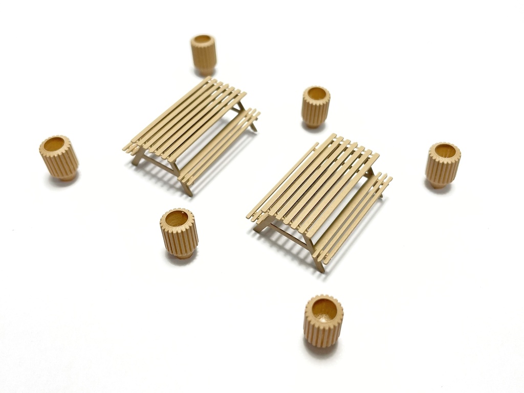 6 poubelles en bois et 2 tables de pique-nique échelle H0 87TRAIN 221024