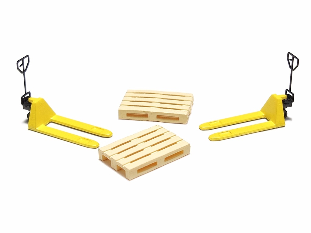 2 transpalettes jaunes et 2 europalettes échelle H0 87TRAIN 221025