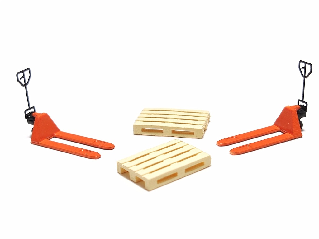 2 transpalettes oranges et 2 europalettes échelle H0 87TRAIN 221027