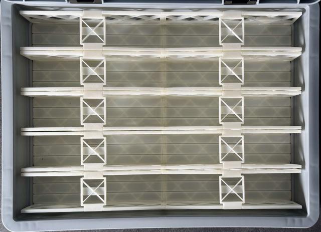 Boîte de rangement à l'échelle H0 composée d'une EuroBox AUER originale avec couvercle ED 43/75 HG), 5 stalles de transport (201000), 2m de caoutchouc mousse 4mm, 1,5m de caoutchouc mousse 5mm RMA 201002