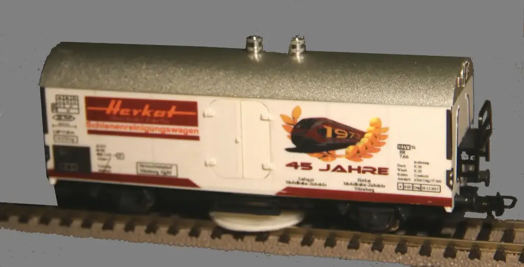 Herkat 1309 HO Wagon de nettoyage de voie avec disque de rotatif, au choix pour le nettoyage humide ou à sec