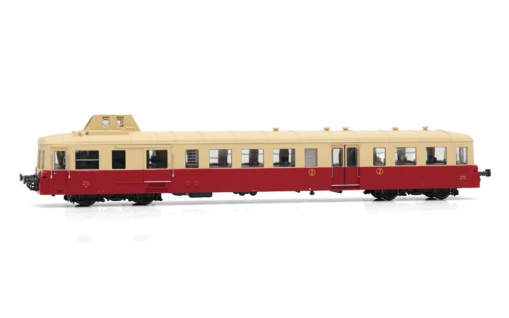 JOUEF HJ2617   H0  SNCF, automotrice diesel à 4 essieux X 3800 Picasso, rouge-beige 