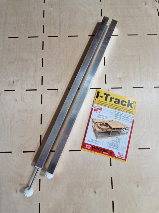 [HCT9890AL11] Pieds aluminium 3 x 3 x 110-120 cm avec vis de réglage pour modules  HCT9890AL11 I-Track France 