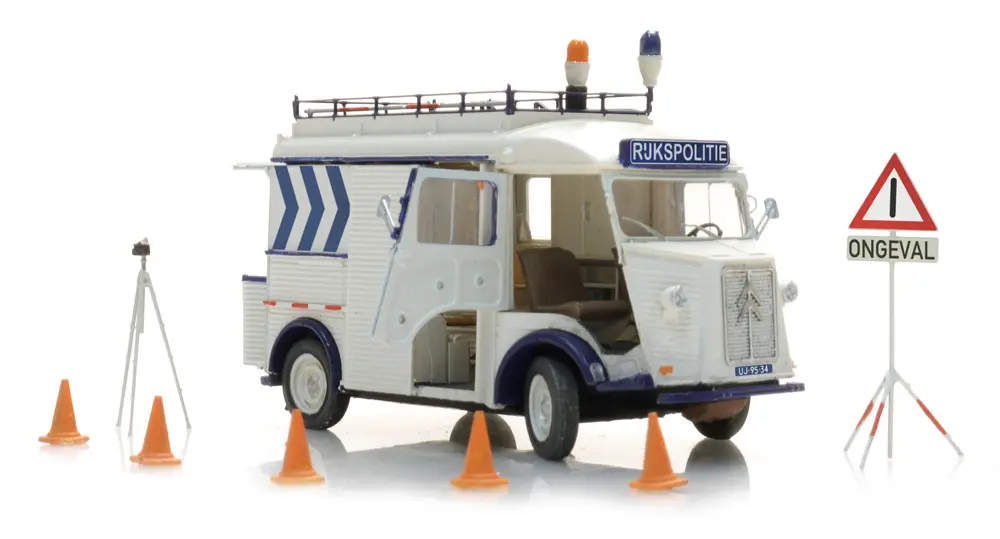 [Artitec 387.689] Citroën HY emergency vehicle police Modèle fini en résine, peint Artitec 387.689