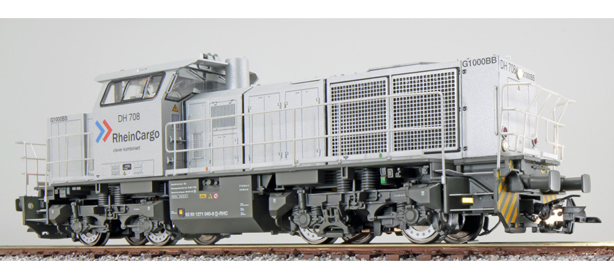 Locomotive diesel H0 G1000 DH 708 RheinCargo argentée Ep VI état réel vers 2018 son attelage de manœuvre DC/AC ESU  31301    