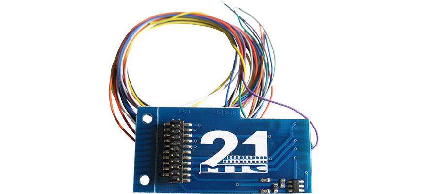 Platine d'adaptation de locomotive en forme de L comme 6090x avec AUX3 à AUX6 pour décodeur 21MTC(non MKL) ESU  51968    
