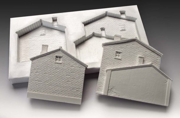 Spoerle 7032 -  Relief-FaÃ§ade pour dÃ©cor de fond, 3 petits pignons