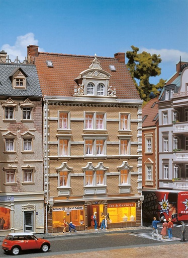 [Faller 130448  ] Faller 130448   H0  Immeuble urbain Allianz + Thé & Épices 125 x 183 x 203 mm