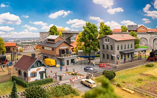 [Faller 190137  ] Faller 190137   H0  Coffret promotionnel Gare de Feldkirchen 240 x 128 x 137 mm, 103 x 92 x 85 mm, 95 x 40 x 29 mm (2 x), 174 x 169 x 131 mm