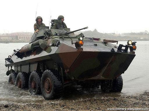 [TRUMPETER 7268  ] TRUMPETER 7268  1/72 USMC LAV-25 (8 x 8) Véhicule blindé léger 