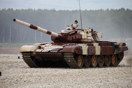 [TRUMPETER 9555  ] TRUMPETER 9555  1/35 T72B1, avec armure réactive kontak-1 