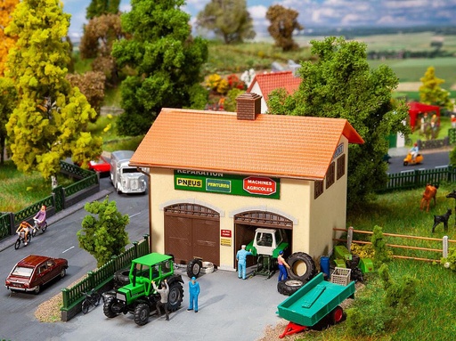 [HINT MKD2021  ] HINT MKD2021  1/87   Atelier de tracteurs 