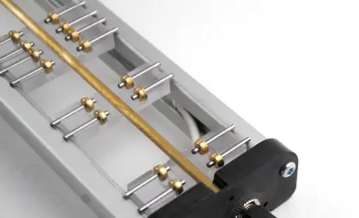 Banc d'essai HO 550 mm version EXCLUSIVE pour locomotives 1/87 avec 8 supports d'essieux KPF-Zeller 