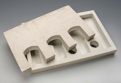 [Spoerle 3030] Spoerle 3030 -  Mur en bÃ©ton avec 3 arcades ouvertes, 132par70par11 mm